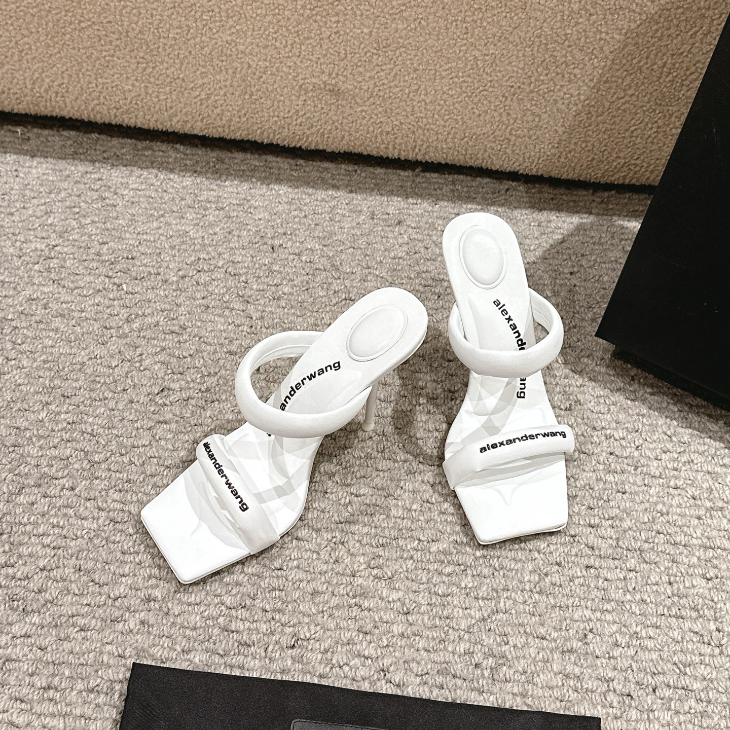 “Alexander Wang Luxury Shoe Mats: Imported Materials, High Heel, Italian Sole, Various Colors, Sizes 35-39” - 图片 2