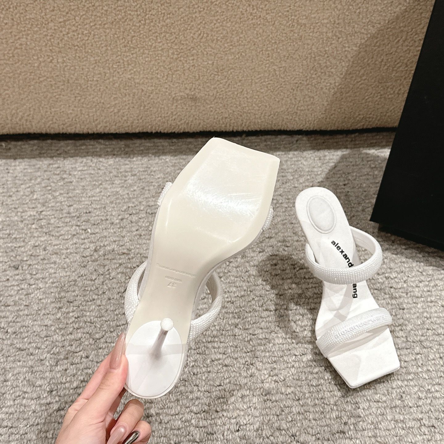 Luxury Alexander Wang Shoe Mats with Embossed Logo and Italian Leather Soles. - 图片 8