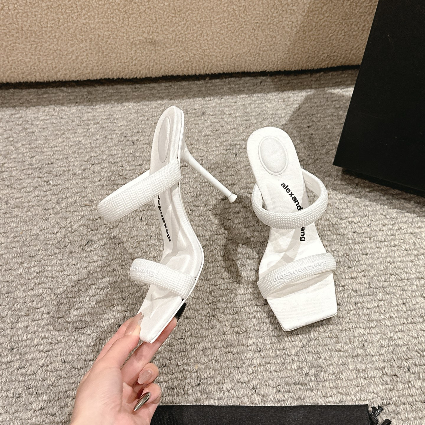 Luxury Alexander Wang Shoe Mats with Embossed Logo and Italian Leather Soles. - 图片 3
