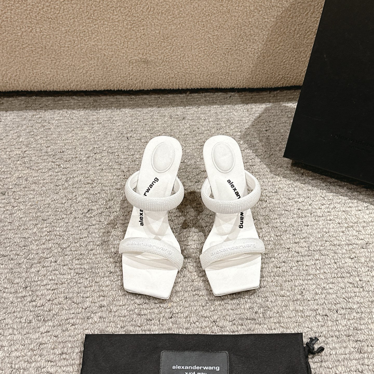 Luxury Alexander Wang Shoe Mats with Embossed Logo and Italian Leather Soles. - 图片 9