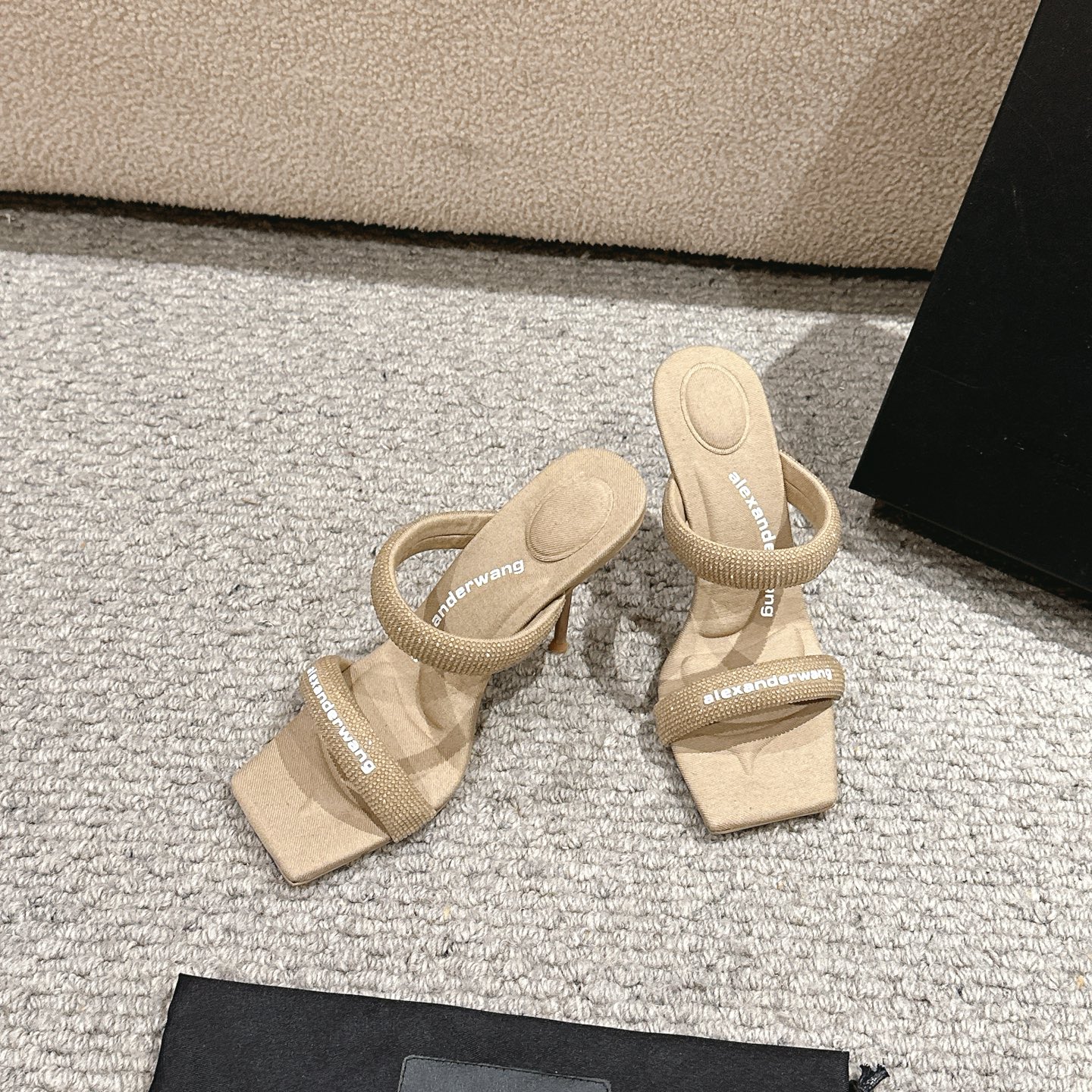 Luxury Alexander Wang Shoe Mats with Embolism Logo and Italian Imported Sole – Product Details. - 图片 2