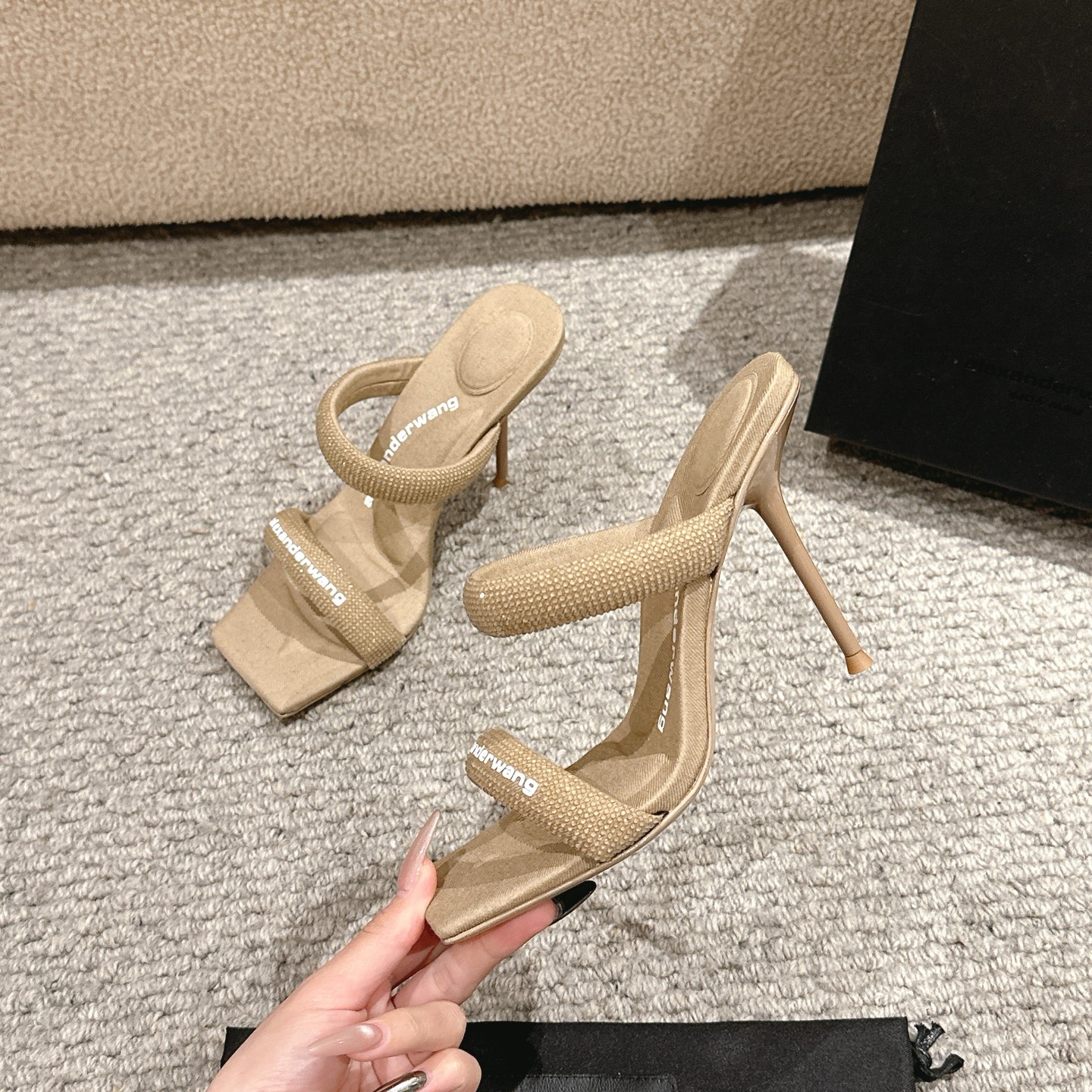 Luxury Alexander Wang Shoe Mats with Embolism Logo and Italian Imported Sole – Product Details. - 图片 1