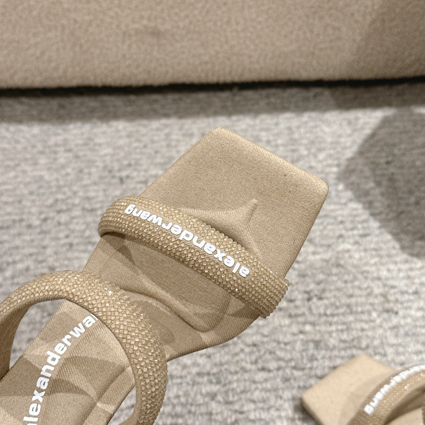 Luxury Alexander Wang Shoe Mats with Embolism Logo and Italian Imported Sole – Product Details. - 图片 6