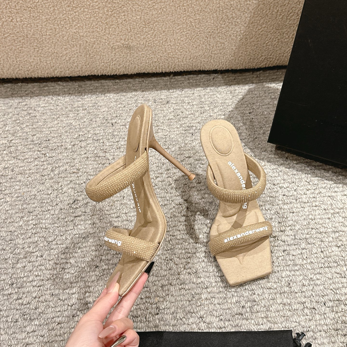 Luxury Alexander Wang Shoe Mats with Embolism Logo and Italian Imported Sole – Product Details. - 图片 3