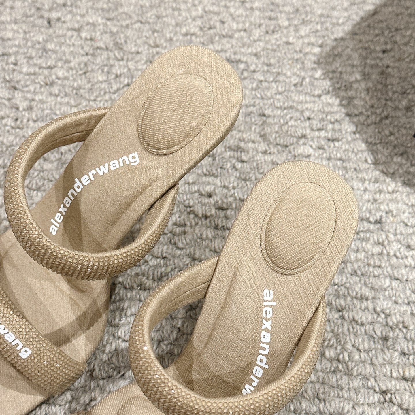 Luxury Alexander Wang Shoe Mats with Embolism Logo and Italian Imported Sole – Product Details. - 图片 5