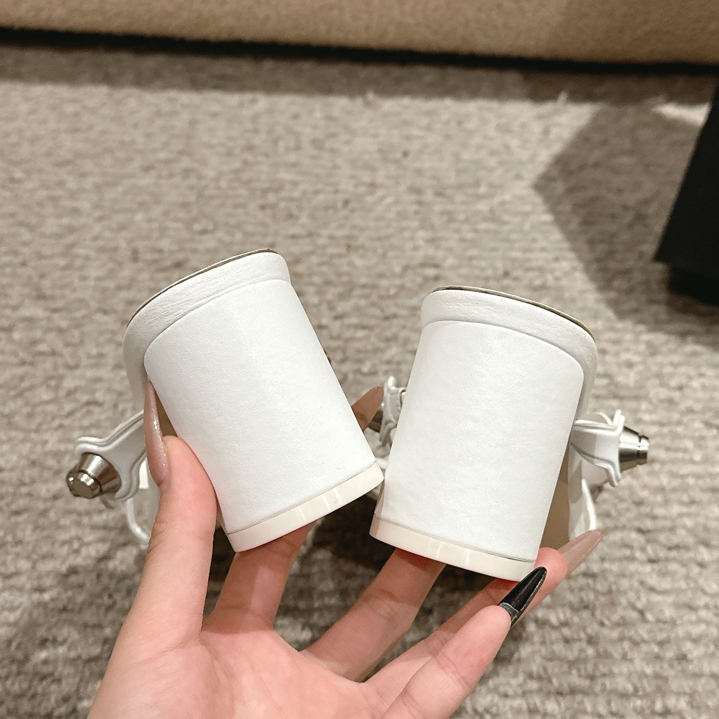 “Alexander Wang Luxury Shoe Mats: Original 1:1 Material, Imported Leather, Tidal Square Design” - 图片 8