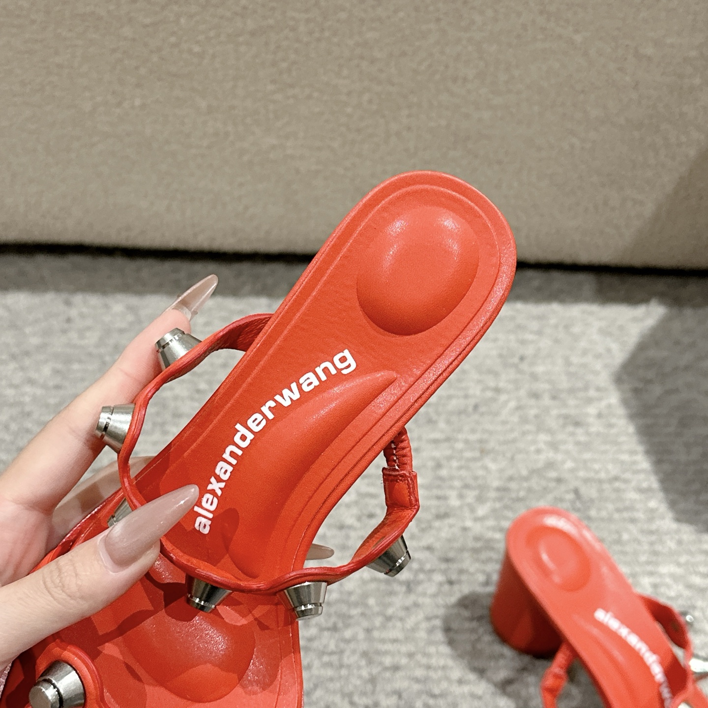 Luxury Alexander Wang Shoe Mats with Embolism and Massage Feature. - 图片 6