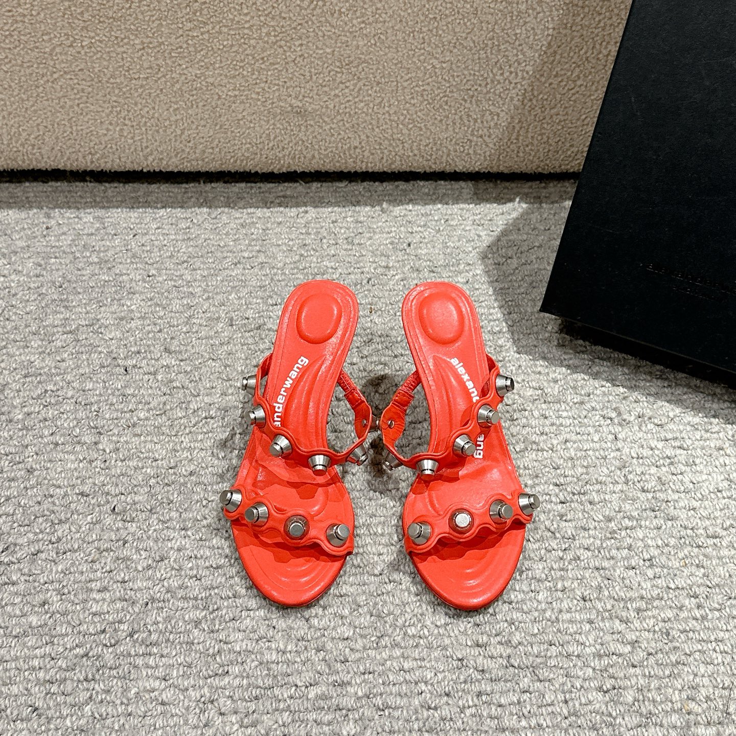 “Alexander Wang Luxury Shoe Mats: Concussion Relief and Tidal Style” - 图片 2