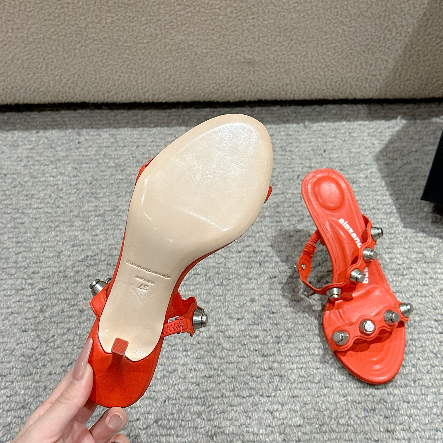 “Alexander Wang Luxury Shoe Mats: Concussion Relief and Tidal Style” - 图片 9