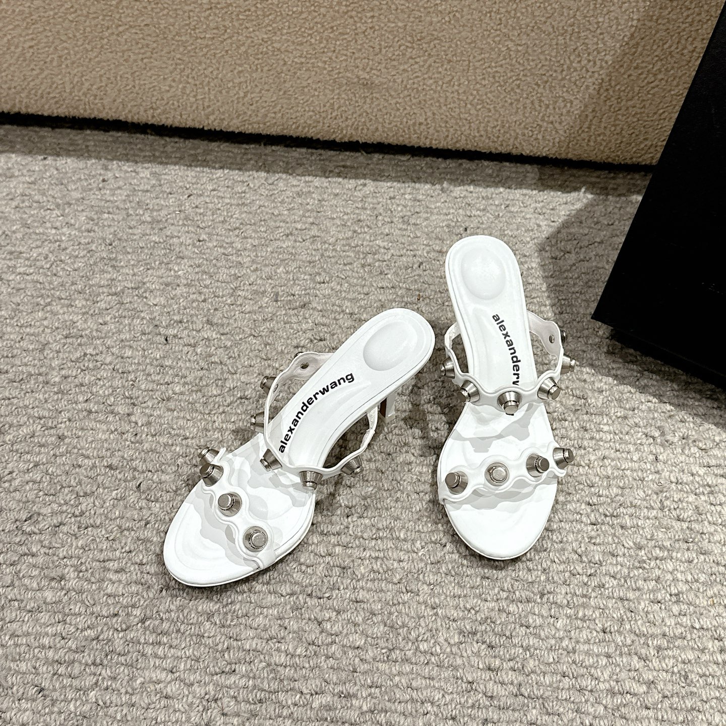 Luxury Alexander Wang shoe mats with embolism, Logo, tidal square metal. Imported cattle and sheepskin. 6.5cm high. Size 35-39. - 图片 4