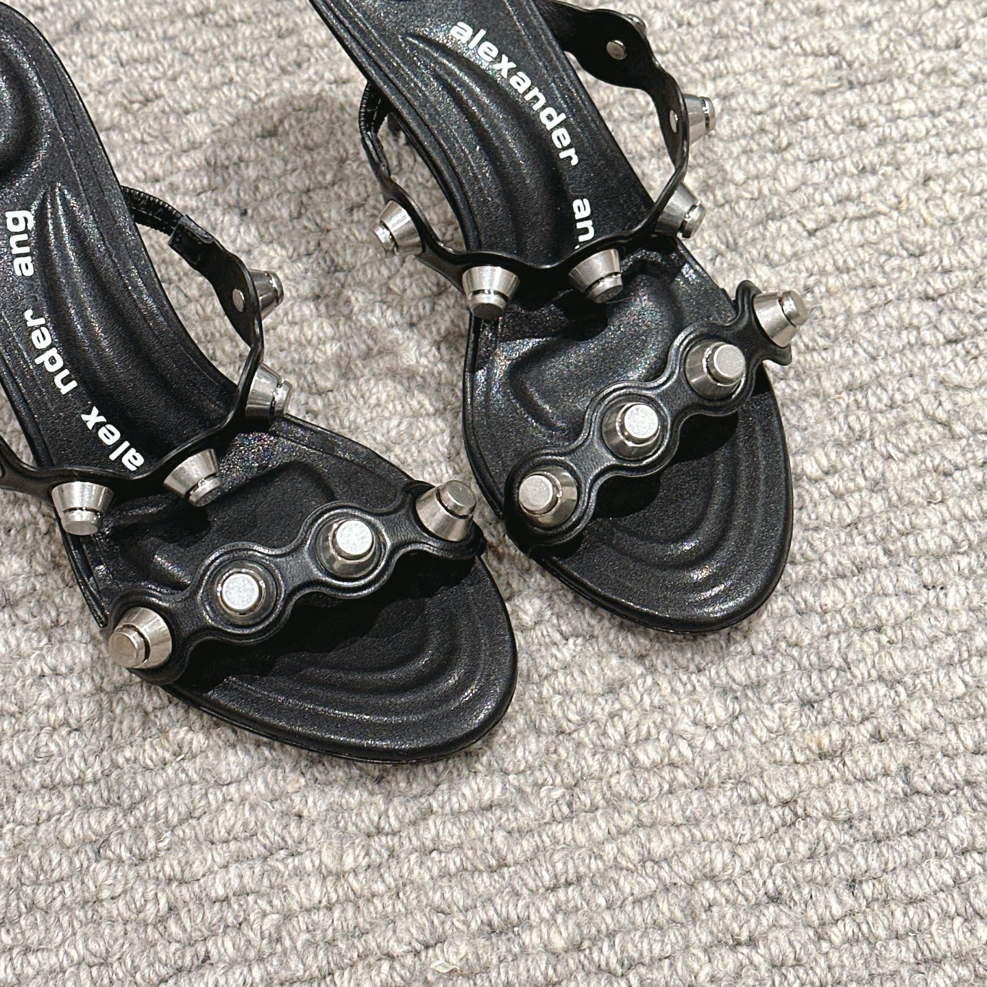 “Alexander Wang Luxury Shoe Mats: Concussion & Massage Design with Tidal Square Logo” - 图片 8