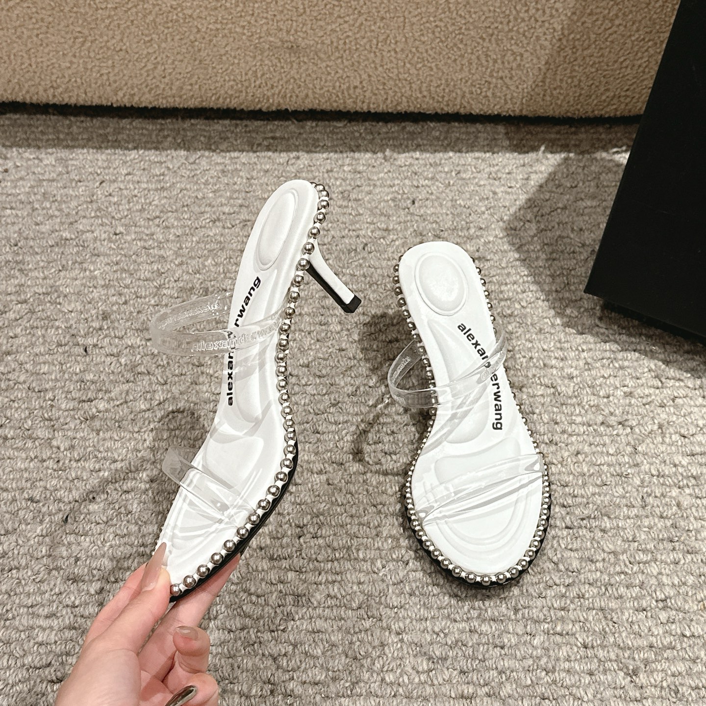 Luxury Alexander Wang shoe mats with sensory massage, embolism, and fashionable materials. Available in black, white, almond colors. - 图片 5