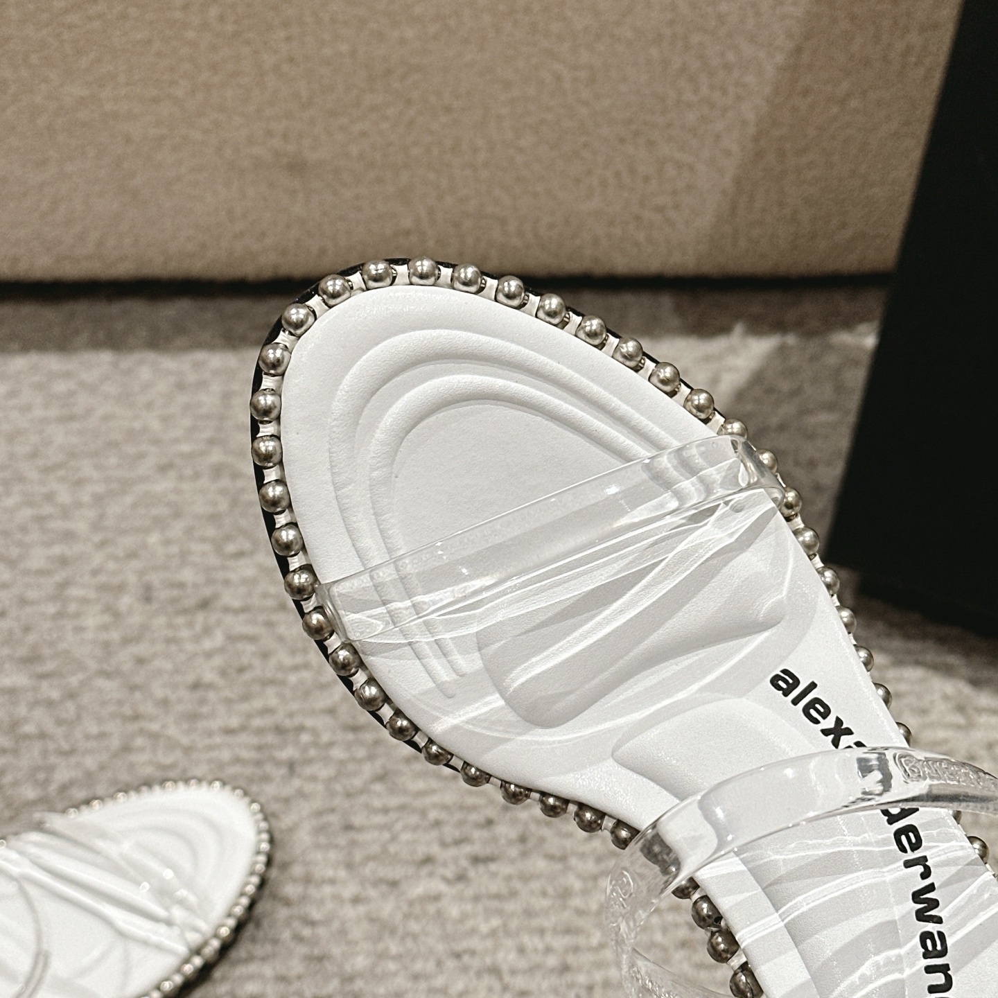 Luxury Alexander Wang shoe mats with sensory massage, embolism, and fashionable materials. Available in black, white, almond colors. - 图片 7