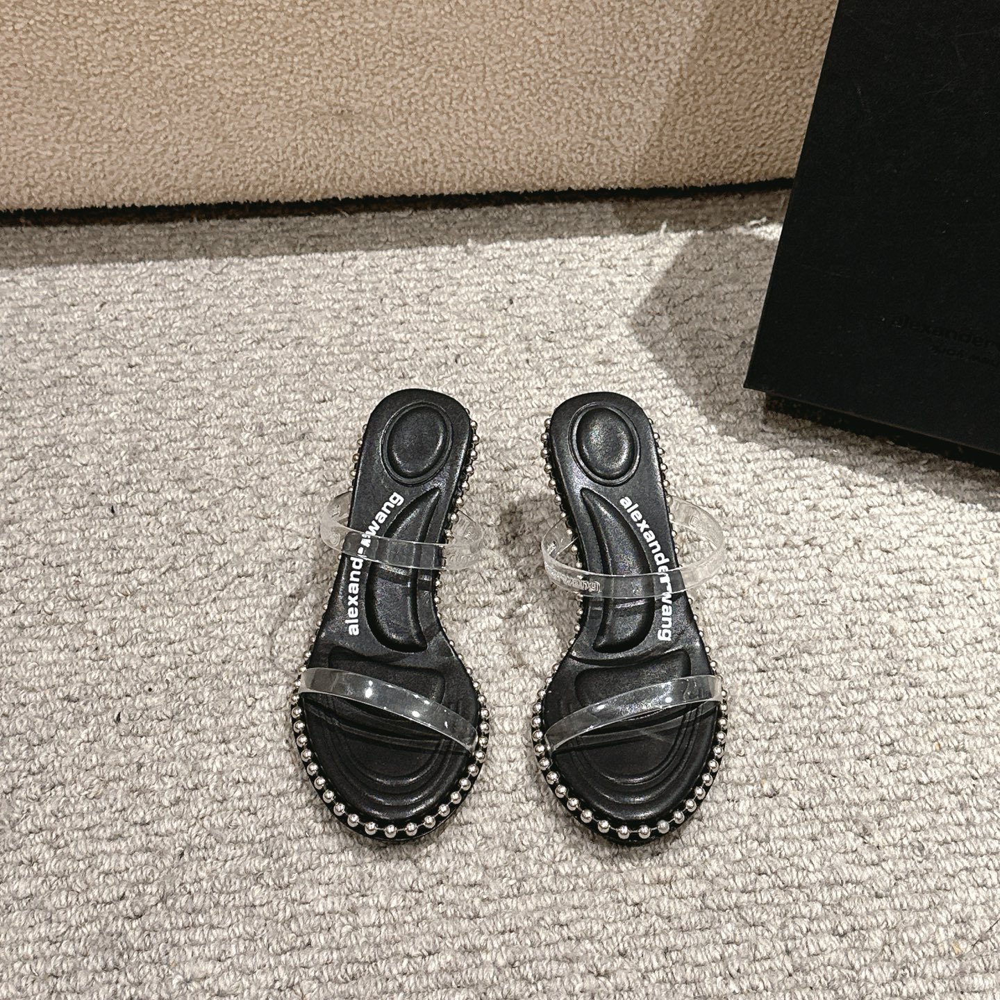 Luxury Alexander Wang Shoe Mats: Sensory Massage with Embolism and Pearls - 图片 2