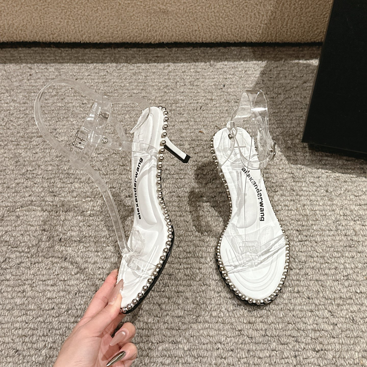 Title: Alexander Wang Luxury Shoes Description Summary: Alexander Wang luxury shoes with massage tape, logo, and high-quality materials in various colors and sizes. - 图片 5