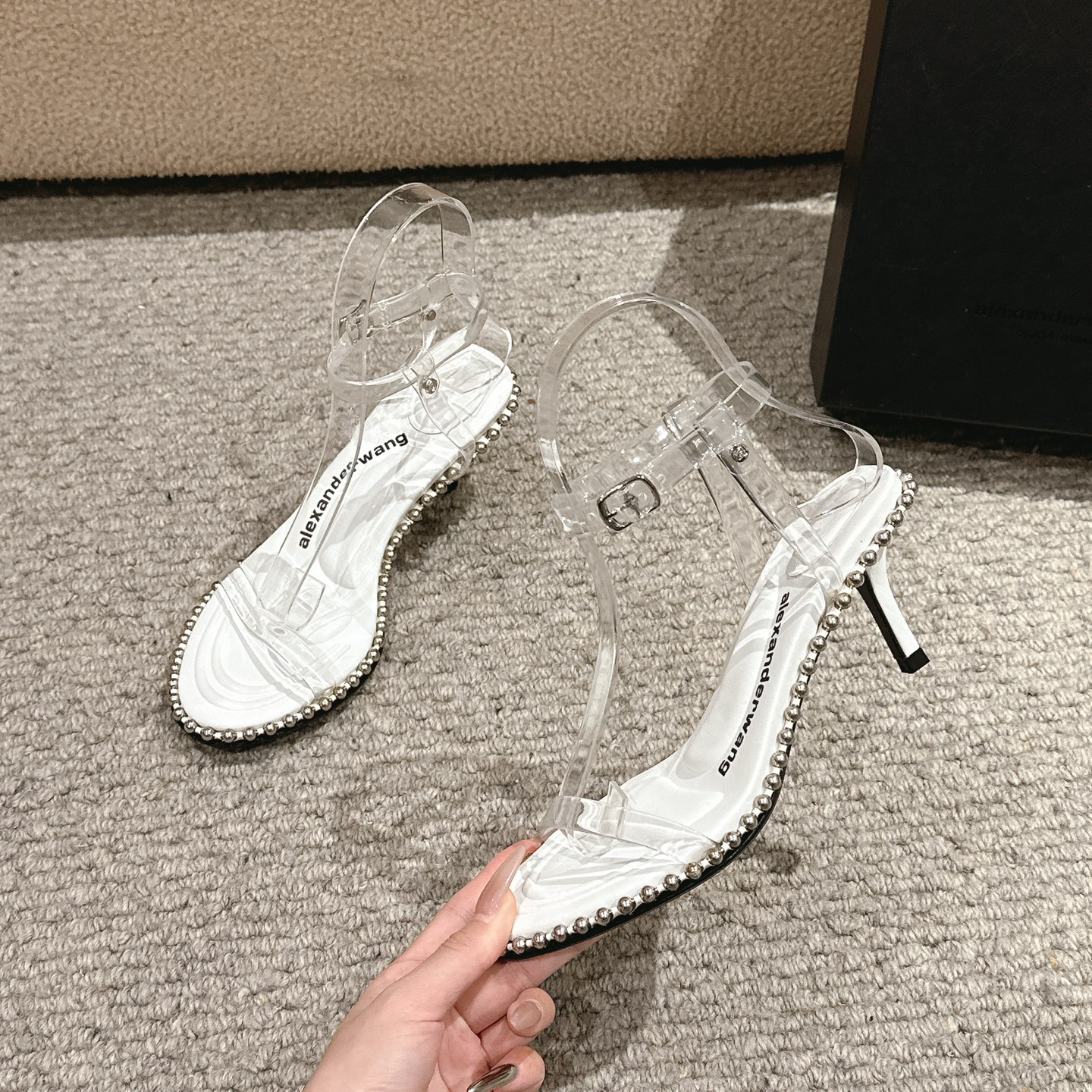 Title: Alexander Wang Luxury Shoes Description Summary: Alexander Wang luxury shoes with massage tape, logo, and high-quality materials in various colors and sizes. - 图片 3