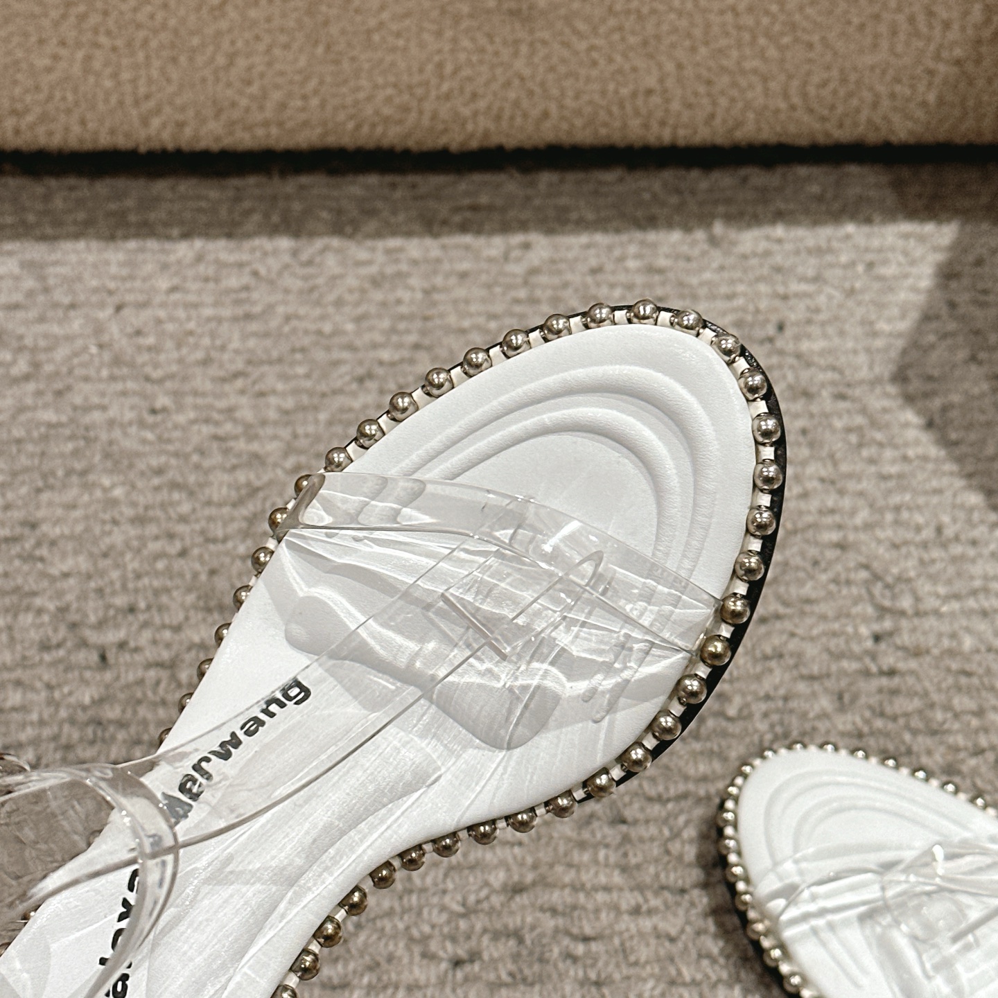 Title: Alexander Wang Luxury Shoes Description Summary: Alexander Wang luxury shoes with massage tape, logo, and high-quality materials in various colors and sizes. - 图片 6