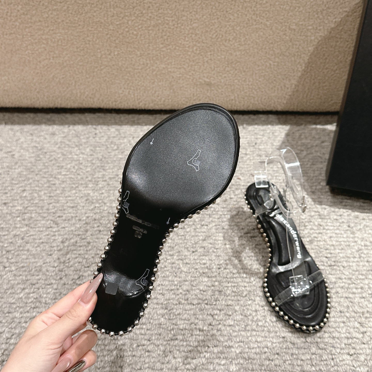 Luxury Alexander Wang Shoe Mats with Concussion Tape: High-Heel Plastic Queen in Black, White, and Almond - 图片 9