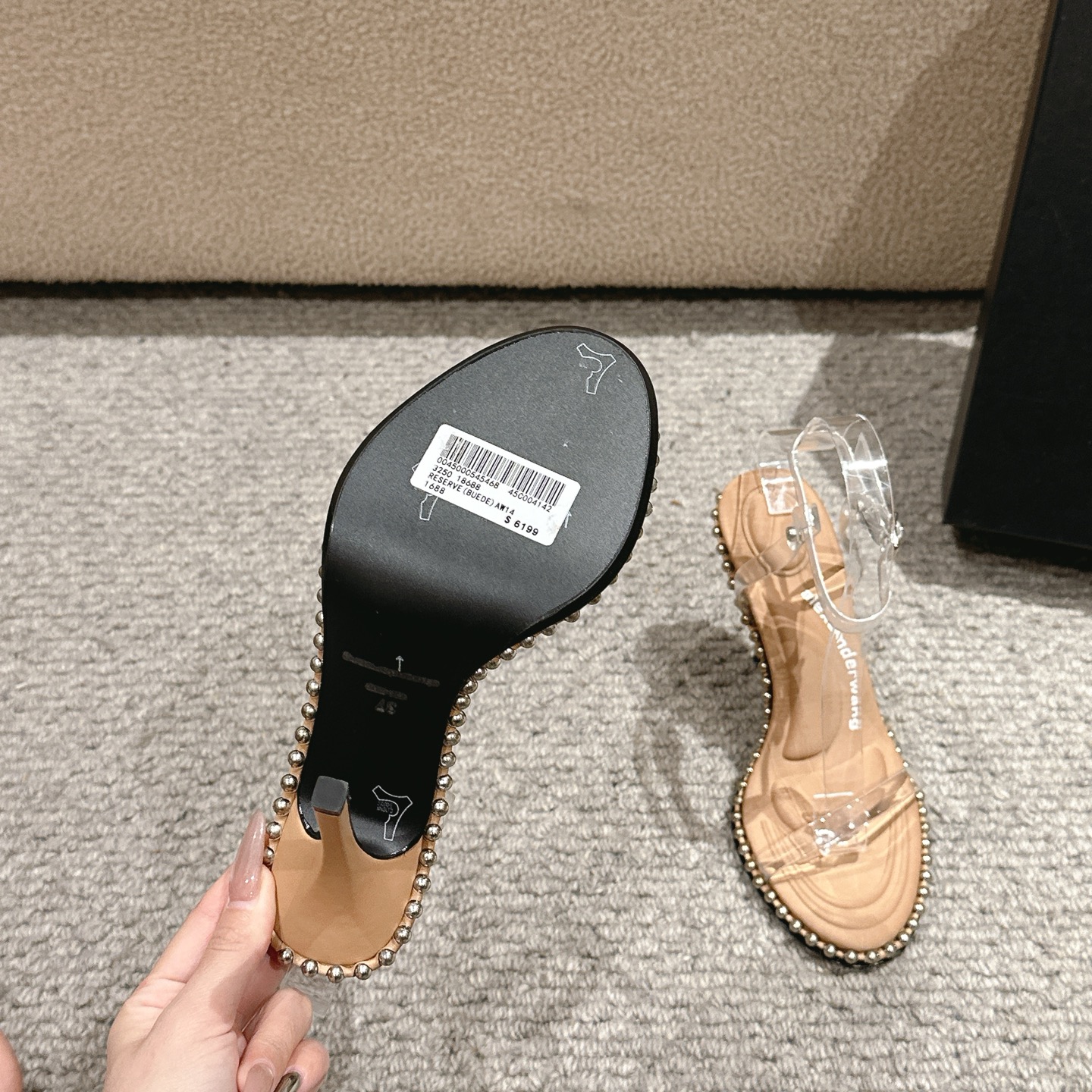 Title: Luxury Alexander Wang Shoe Mats Summary Summary: Alexander Wang luxury shoe mats with massage tape, logo, and high-quality materials in various colors and heights. - 图片 9