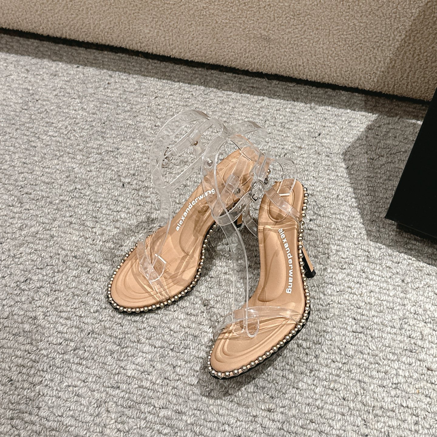 Title: Luxury Alexander Wang Shoe Mats Summary Summary: Alexander Wang luxury shoe mats with massage tape, logo, and high-quality materials in various colors and heights. - 图片 1