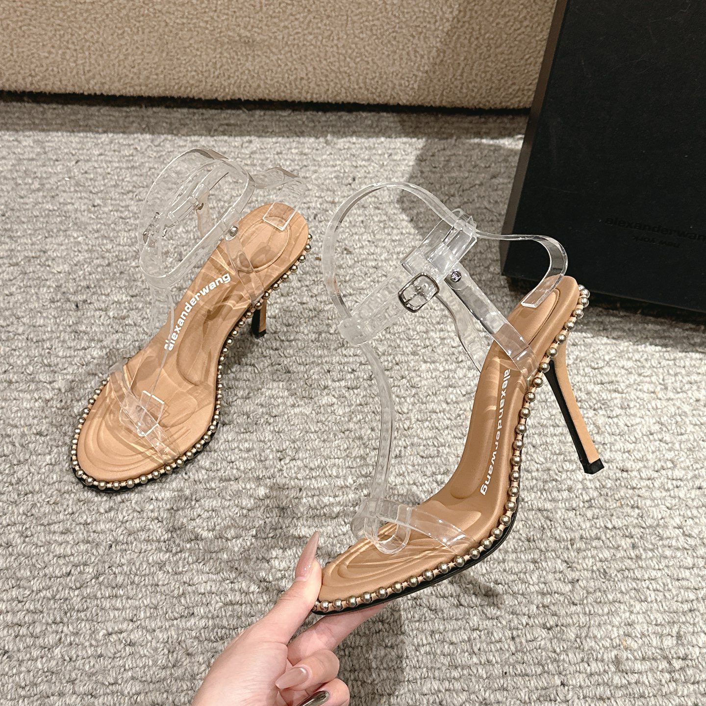 Title: Luxury Alexander Wang Shoe Mats Summary Summary: Alexander Wang luxury shoe mats with massage tape, logo, and high-quality materials in various colors and heights. - 图片 3