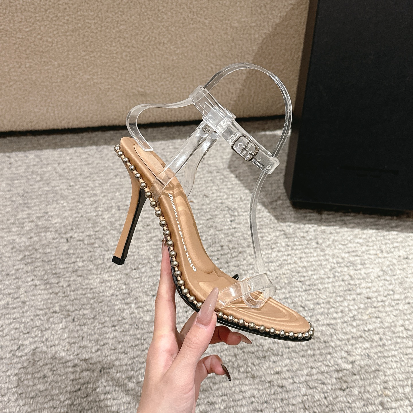 Title: Luxury Alexander Wang Shoe Mats Summary Summary: Alexander Wang luxury shoe mats with massage tape, logo, and high-quality materials in various colors and heights. - 图片 6