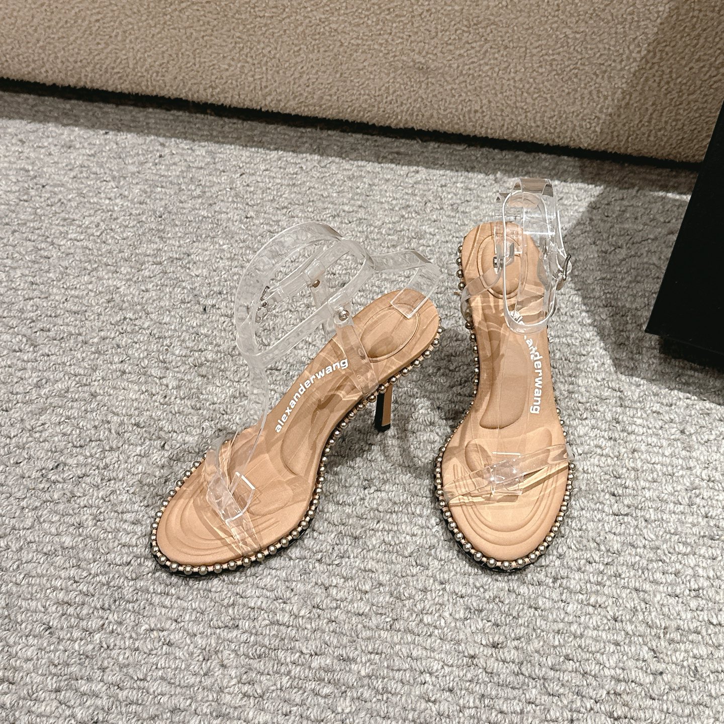 Title: Luxury Alexander Wang Shoe Mats Summary Summary: Alexander Wang luxury shoe mats with massage tape, logo, and high-quality materials in various colors and heights. - 图片 4