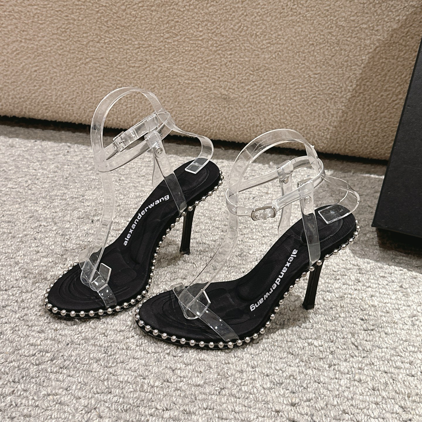 Luxury Alexander Wang Shoe Mats with Concussion and Massage Tape – Original Design, High Quality Materials - 图片 1