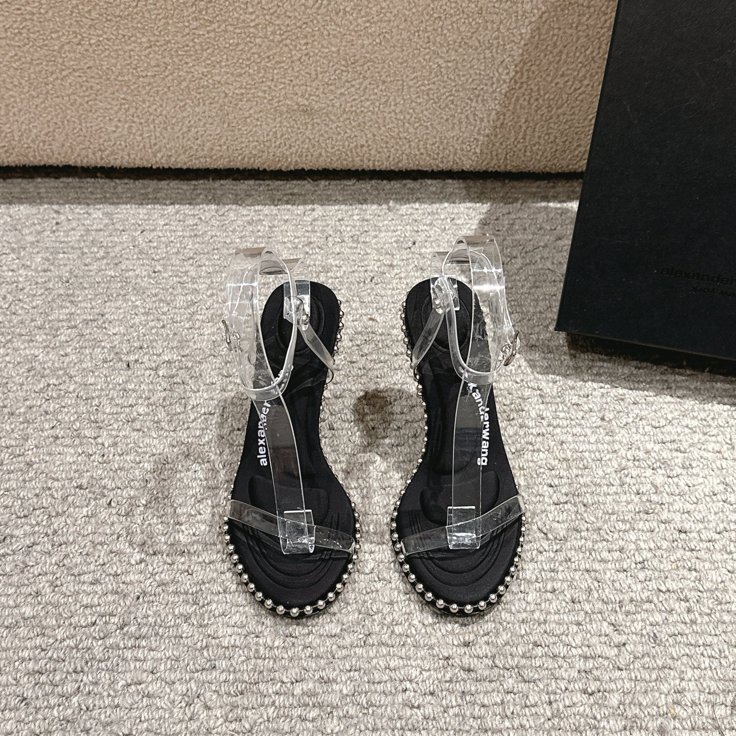 NO:235828,, Purchase level!  Alexander Wang high heels for women, luxury products for women, Alexande* Wang original 1:1 material, concave and convex and massage insoles with glue, logo, excellent match with the most trendy round head   high elastic injection molding material queen!  Transparent film   metal buckle slippers. Upper black cowhide, white cowhide, apricot cowhide, imported TPA footbed goatskin heel height 10cm, 6.5cm, two heights original sole imported from Italy and dyed genuine leather outsole size 35-39 (34, 40, 41, 42, custom made), high heels sandals, alexander wang, sandals, high heels, slippers, cowhide, sheepskin, Leather soles19860909,代购级别！ Alexander Wang亚历山大王高跟鞋女士奢侈品Alexande* Wang原版1:1的材料 凹凸感带按摩的鞋垫配上注胶 Logo 搭配最潮圆头 高弹注塑材质女王的绝佳搭配！透明胶片 金属扣拖鞋. 鞋面黑牛皮,白牛皮,杏牛皮, 内里进口TPA 垫脚山羊皮 跟高10cm,6.5cm, 两个高度 鞋底原版意大利进口透染真皮大底 码数35-39（34,40,41,42,可定做）,高跟鞋凉鞋,alexander wang,sandals,high heels,slippers,cowhide,sheepskin,Leather soles,Women's Shoes