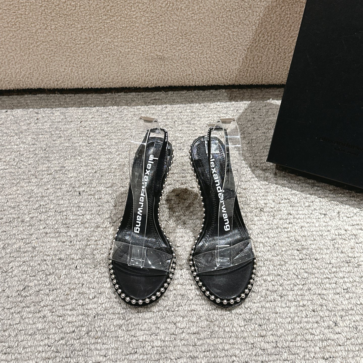 Luxury Alexander Wang Transparent Film Metal Slippers: Features, Materials, and Specifications - 图片 2