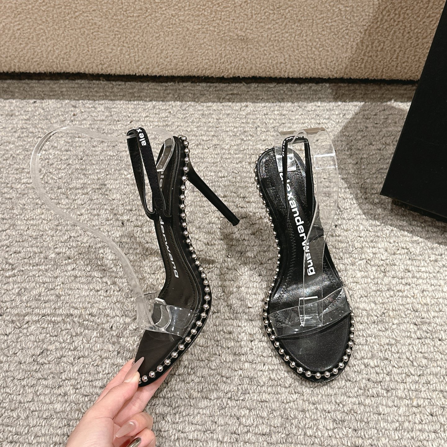Luxury Alexander Wang Transparent Film Metal Slippers: Features, Materials, and Specifications - 图片 5