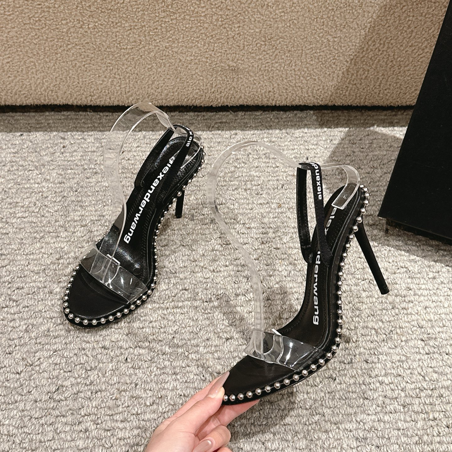 Luxury Alexander Wang Transparent Film Metal Slippers: Features, Materials, and Specifications - 图片 3