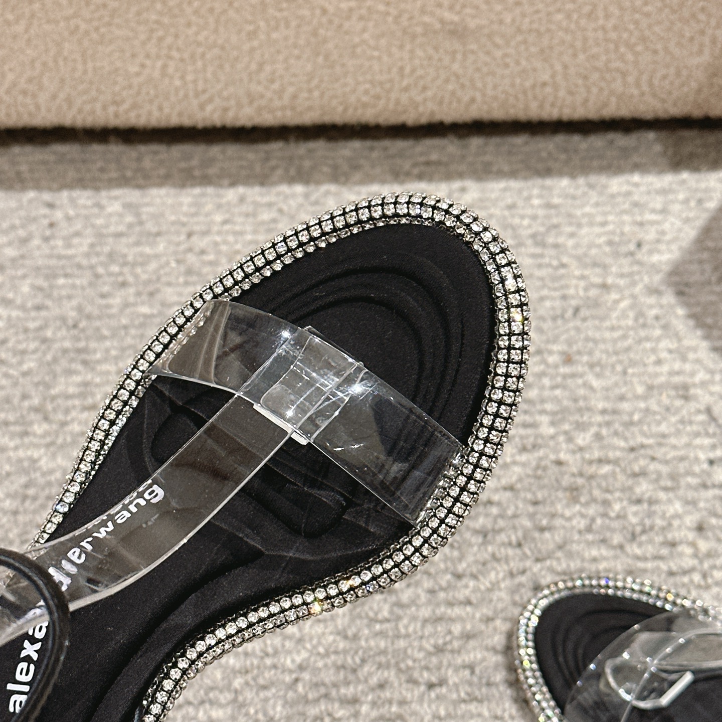 Title: Alexander Wang Luxury Shoes Description and Features Summary: Alexander Wang luxury shoes with transparent film, metal slippers, goat skin, Italian soles, and various heights available. - 图片 7