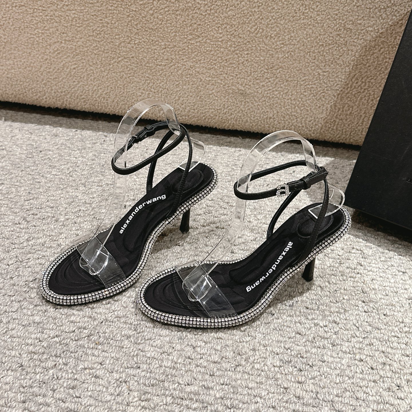 Title: Alexander Wang Luxury Shoes Description and Features Summary: Alexander Wang luxury shoes with transparent film, metal slippers, goat skin, Italian soles, and various heights available. - 图片 1