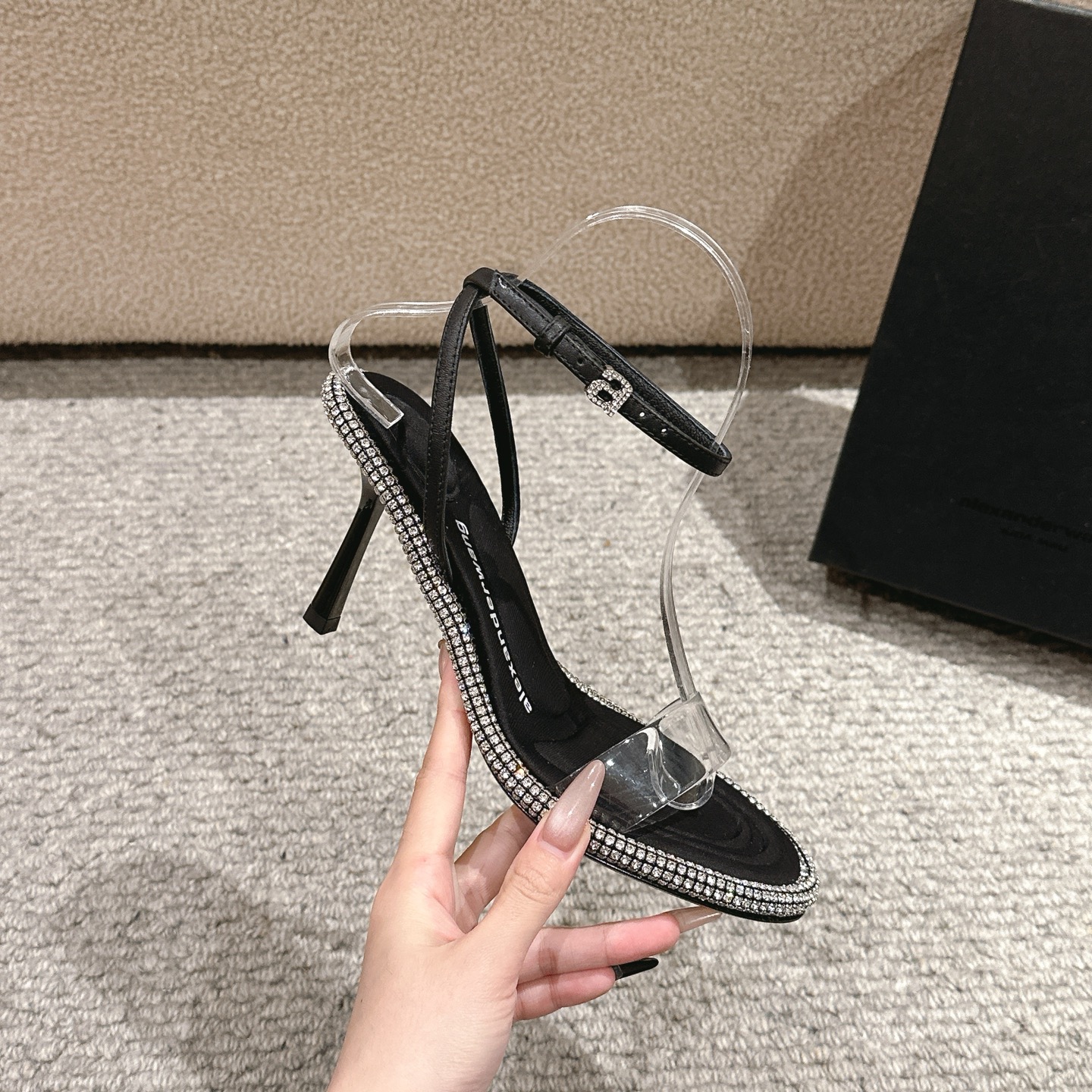 Title: Alexander Wang Luxury Shoes Description and Features Summary: Alexander Wang luxury shoes with transparent film, metal slippers, goat skin, Italian soles, and various heights available. - 图片 6