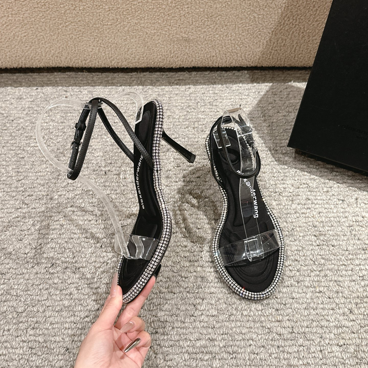 Title: Alexander Wang Luxury Shoes Description and Features Summary: Alexander Wang luxury shoes with transparent film, metal slippers, goat skin, Italian soles, and various heights available. - 图片 5