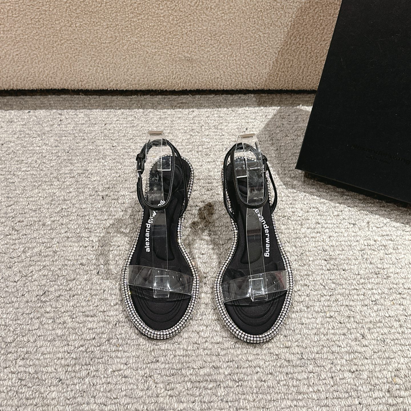 Title: Alexander Wang Luxury Shoes Description and Features Summary: Alexander Wang luxury shoes with transparent film, metal slippers, goat skin, Italian soles, and various heights available. - 图片 2