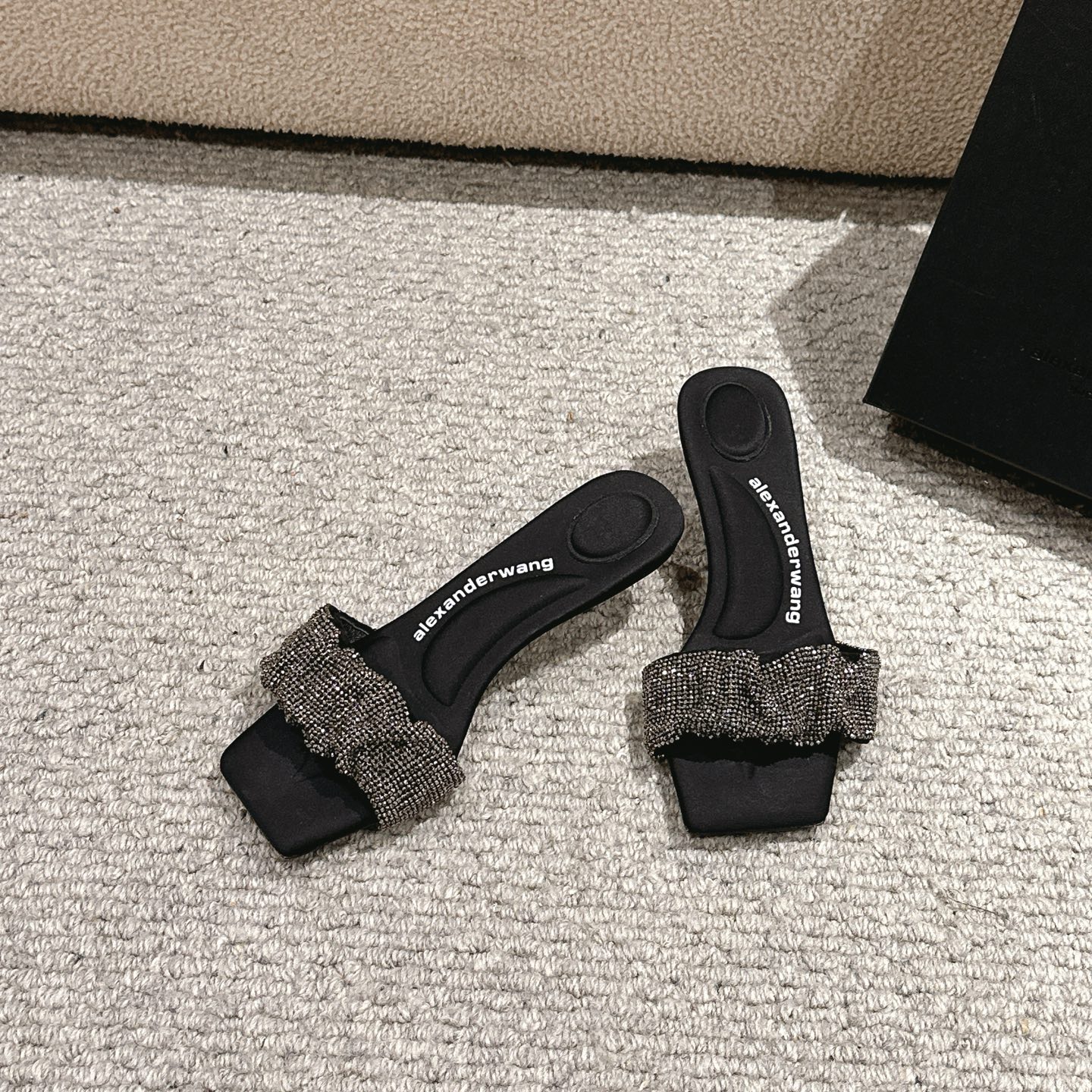 Luxury Alexander Wang Shoes with Dazzling Squares and Imported Copper Nets - 图片 4