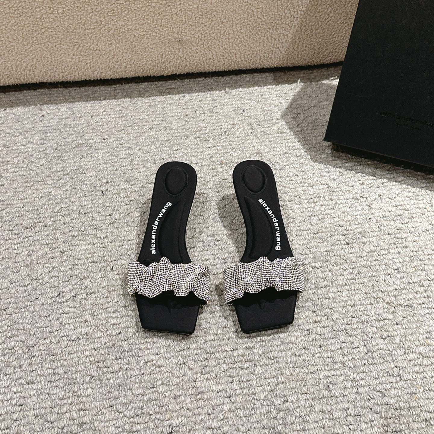 NO:235817,, Purchase level!  Alexander Wang high heels for women, luxury products, Alexande* Wang original 1:1 material, concave and convex feel insole with massage, excellent match with the most fashionable square head   imported copper mesh diamond queen!  Classic design. Upper imported cashmere (added imported copper mesh diamond, silver, gun, two colors) inner imported sheepskin footbed imported satin heel height 5.0cm sole original Italian imported dyed leather outsole size 35-39 (34.40, 41, 42.43 can be customized), high heels sandals, alexander wang, sandals, high heels, sheepskin, silk fabric, Leather soles19860909,代购级别！ Alexander Wang亚历山大王高跟鞋女士奢侈品Alexande* Wang原版1:1的材料 凹凸感带按摩的鞋垫,搭配最潮方头 进口铜网钻女王的绝佳搭配！经典设计. 鞋面进口羊绒（加进口铜网钻,银,枪,两个色） 内里进口羊皮 垫脚进口绸缎 跟高5.0cm 鞋底原版意大利进口透染真皮大底 码数35-39（34.40,41,42.43可定做）,高跟鞋凉鞋,alexander wang,sandals,high heels,sheepskin,silk fabric,Leather soles,Women's Shoes