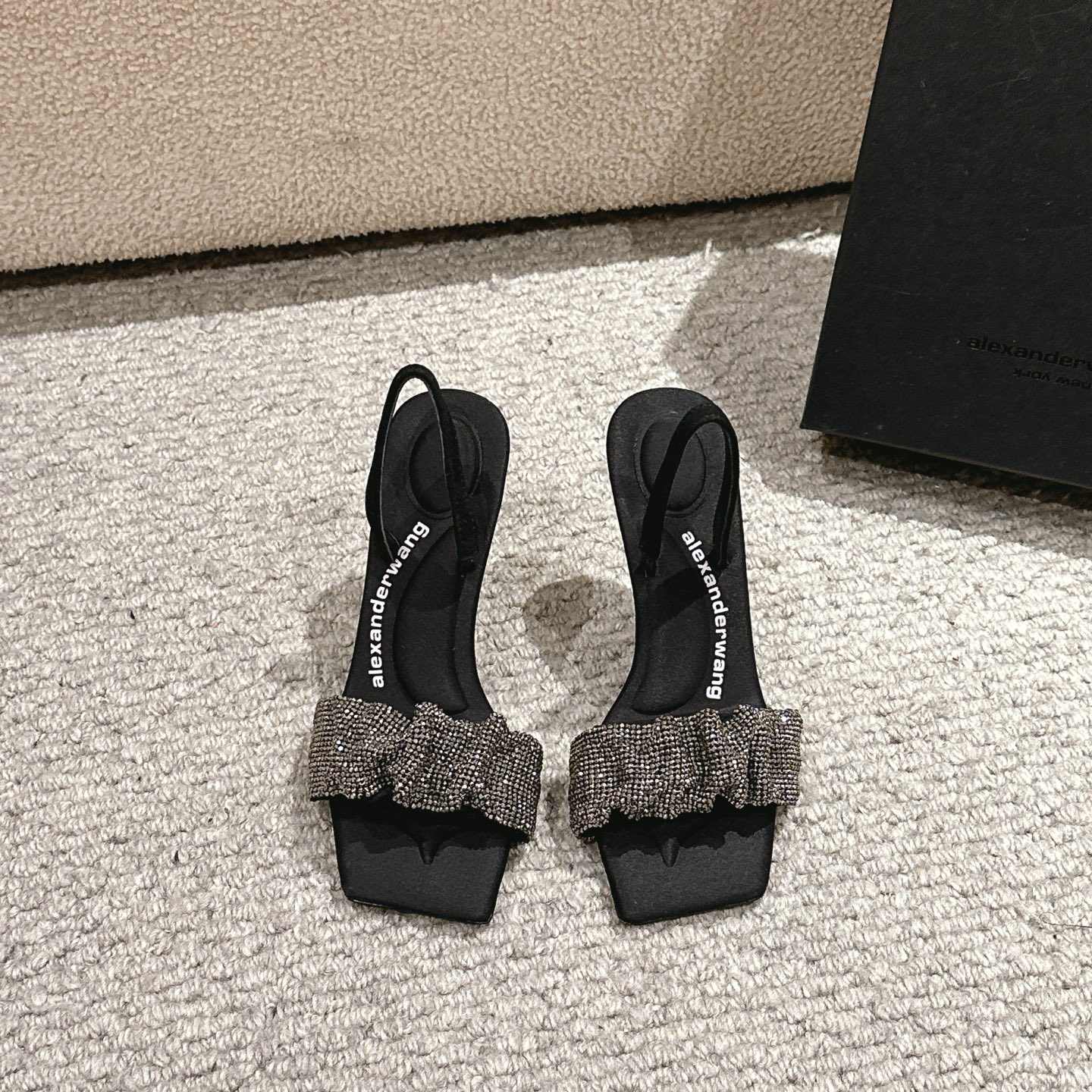 NO:235819,, Purchase level!  Alexander Wang high heels for women, luxury products, Alexande* Wang original 1:1 material, concave and convex feel insole with massage, excellent match with the most fashionable square head   imported copper mesh diamond queen!  Classic design. Upper imported cashmere (added imported copper mesh diamond, silver, gun, two colors) inner imported sheepskin footbed imported satin heel height 5.0cm, 7.5cm, 10cm sole original Italian imported dyed leather outsole size 35-39 (34.40, 41, 42.43 can be customized), high heels sandals, alexander wang, sandals, high heels, sheepskin, silk fabric, Leather soles19860909,代购级别！ Alexander Wang亚历山大王高跟鞋女士奢侈品Alexande* Wang原版1:1的材料 凹凸感带按摩的鞋垫,搭配最潮方头 进口铜网钻女王的绝佳搭配！经典设计. 鞋面进口羊绒（加进口铜网钻,银,枪,两个色） 内里进口羊皮 垫脚进口绸缎 跟高5.0cm,7.5cm,10cm 鞋底原版意大利进口透染真皮大底 码数35-39（34.40,41,42.43可定做）,高跟鞋凉鞋,alexander wang,sandals,high heels,sheepskin,silk fabric,Leather soles,Women's Shoes