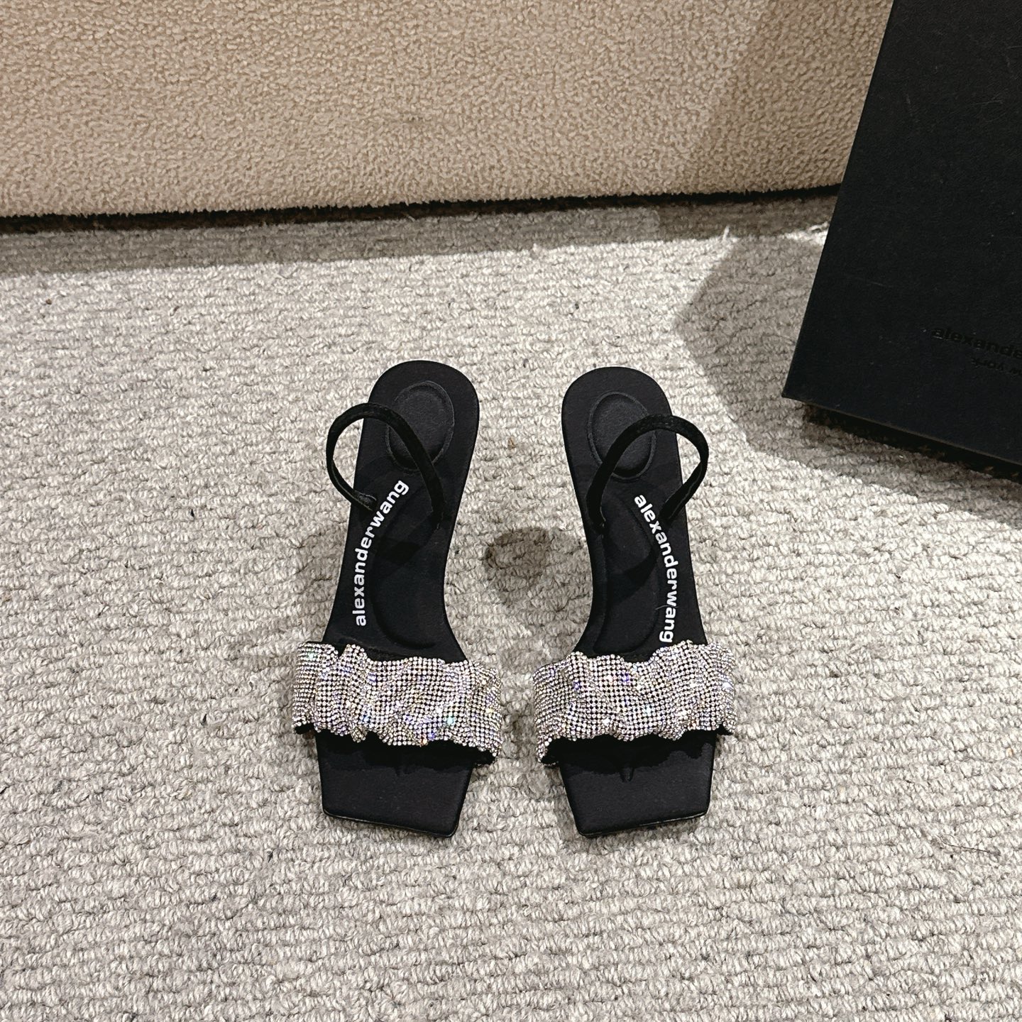 NO:235821,Purchase level!  Alexander Wang high heels for women, luxury products, Alexande* Wang original 1:1 material, concave and convex feel insole with massage, excellent match with the most fashionable square head   imported copper mesh diamond queen!  Classic design. Upper imported cashmere (added imported copper mesh diamond, silver, gun, two colors) inner imported sheepskin footbed imported satin heel height 5.0cm, 7.5cm, 10cm sole original Italian imported dyed leather outsole size 35-39 (34.40, 41, 42.43 can be customized), high heels sandals, alexander wang, sandals, high heels, sheepskin, silk fabric, Leather soles19860909代购级别！ Alexander Wang亚历山大王高跟鞋女士奢侈品Alexande* Wang原版1:1的材料 凹凸感带按摩的鞋垫,搭配最潮方头 进口铜网钻女王的绝佳搭配！经典设计. 鞋面进口羊绒（加进口铜网钻,银,枪,两个色） 内里进口羊皮 垫脚进口绸缎 跟高5.0cm,7.5cm,10cm 鞋底原版意大利进口透染真皮大底 码数35-39（34.40,41,42.43可定做）,高跟鞋凉鞋,alexander wang,sandals,high heels,sheepskin,silk fabric,Leather soles,Women's Shoes