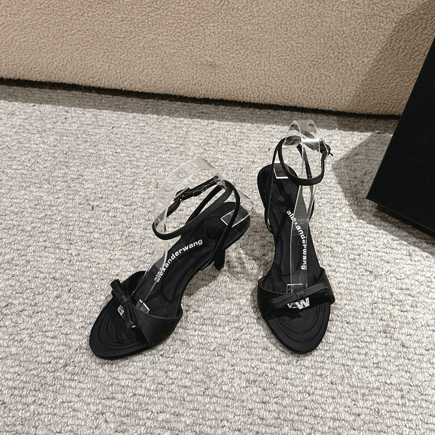 Luxury Alexander Wang shoes with original materials, emulsions, logos, and high-quality design elements in multiple colors and sizes. - 图片 4