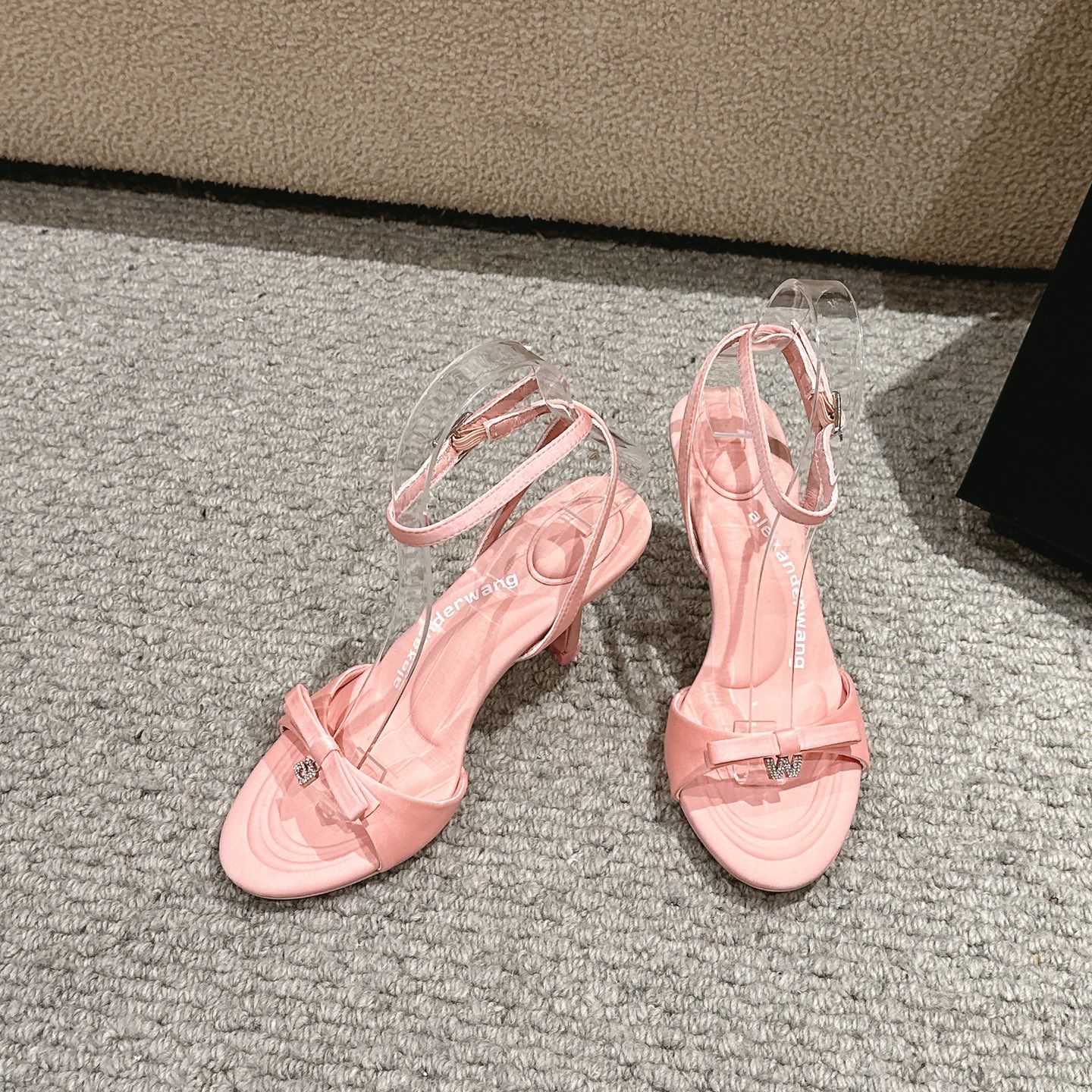 Luxurious Alexander Wang Replica Shoes: Original Materials, Stylish Designs, Various Colors and Sizes - 图片 4