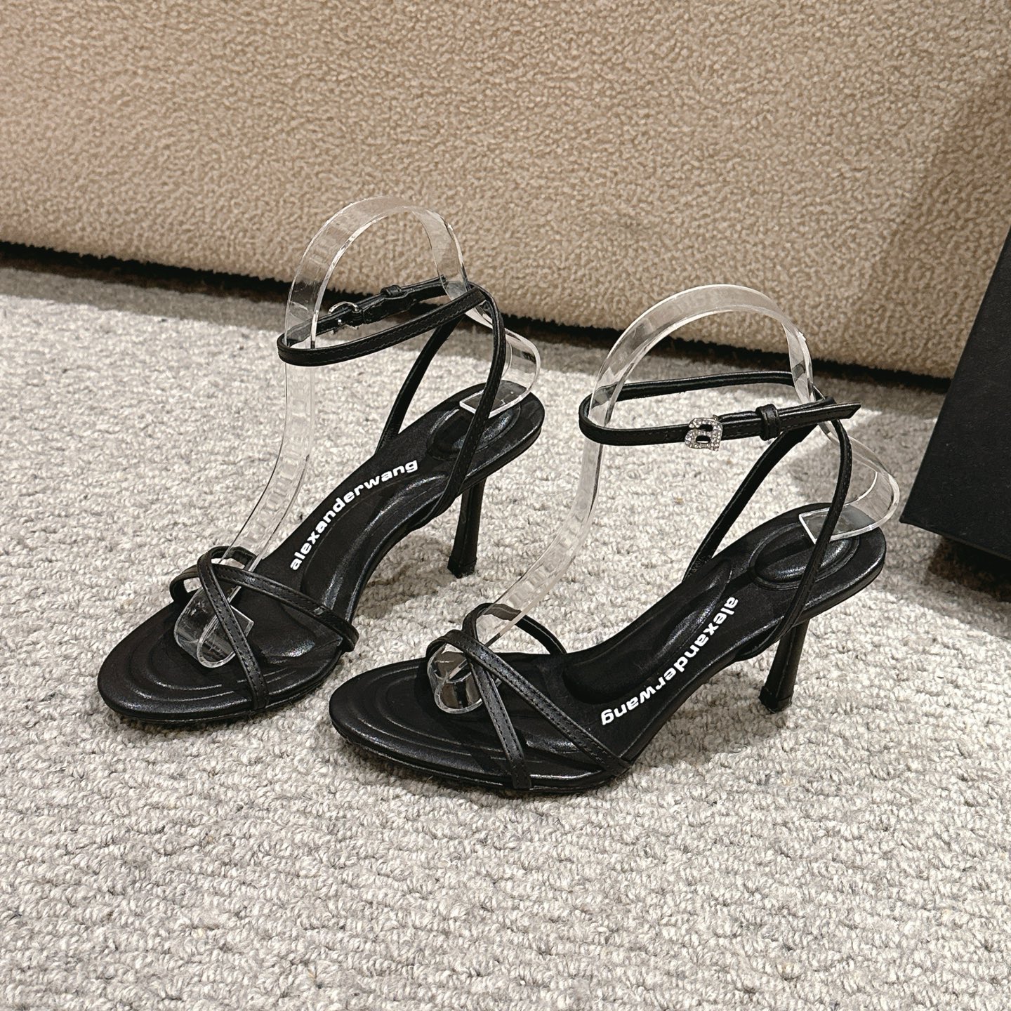 “Alexander Wang Luxury Shoes: Original Materials, Stylish Designs, Imported Silk and Leather, Various Colors and Sizes” - 图片 1