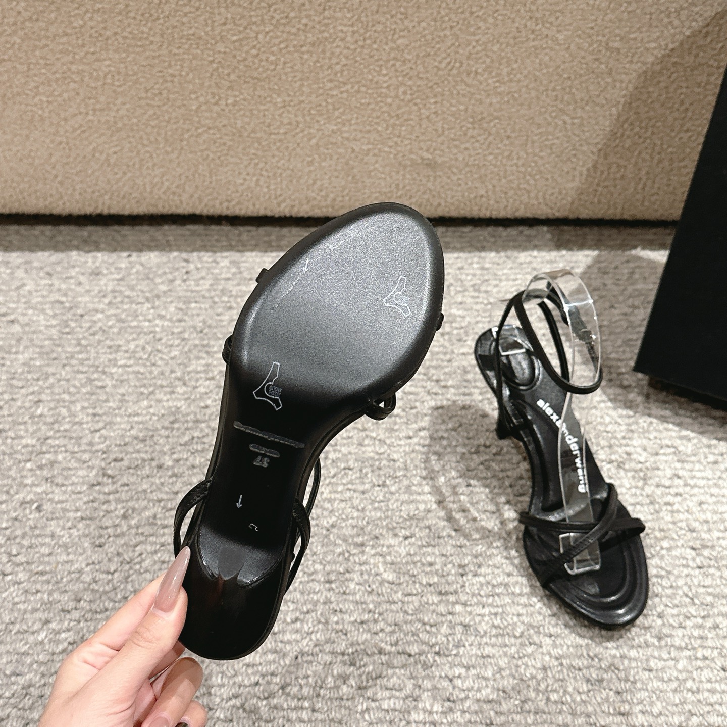 “Alexander Wang Luxury Shoes: Original Materials, Stylish Designs, Imported Silk and Leather, Various Colors and Sizes” - 图片 9