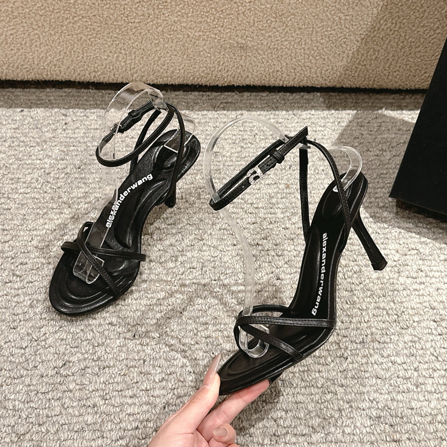 “Alexander Wang Luxury Shoes: Original Materials, Stylish Designs, Imported Silk and Leather, Various Colors and Sizes” - 图片 3