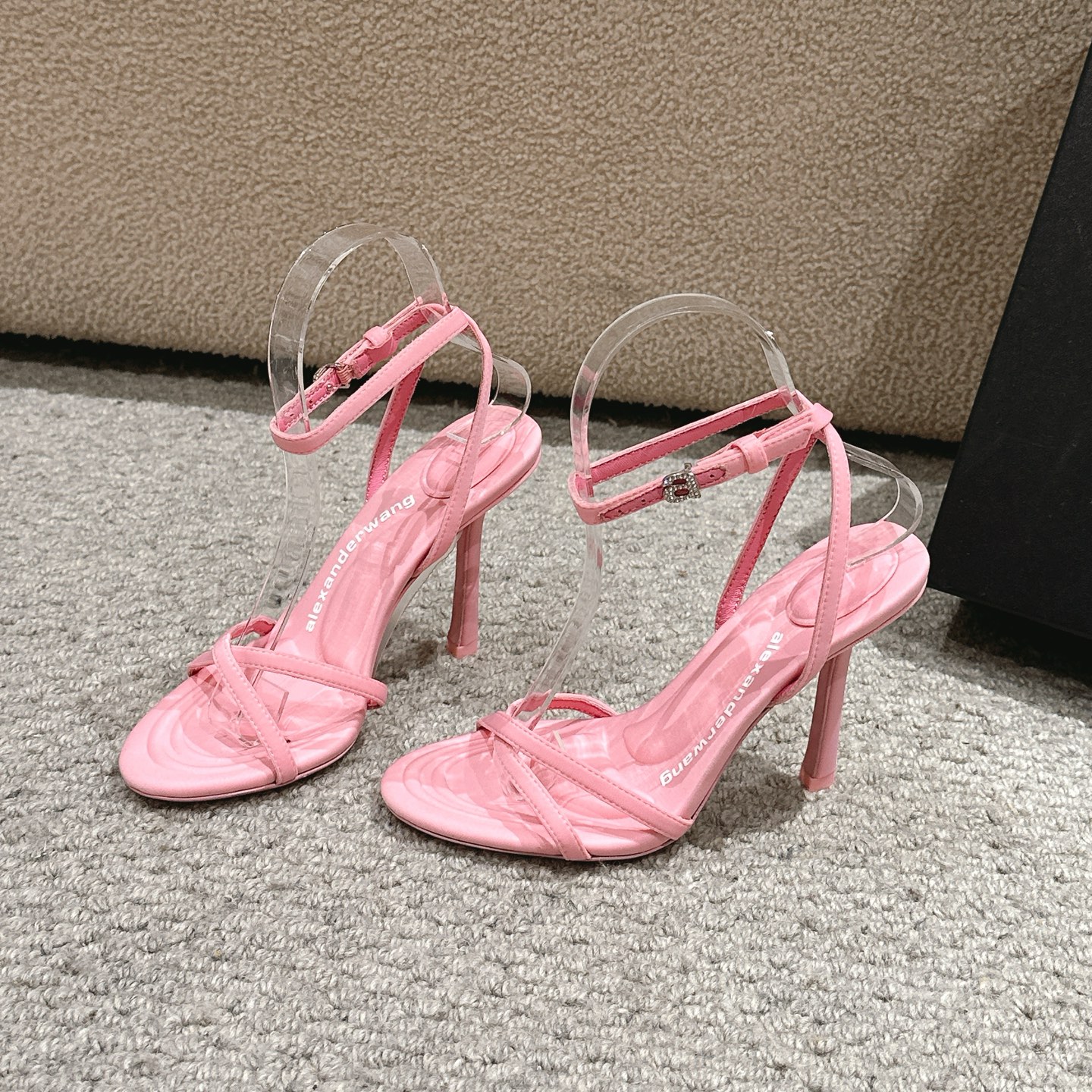 Luxurious Alexander Wang Replica Shoes: Features and Specifications. - 图片 1