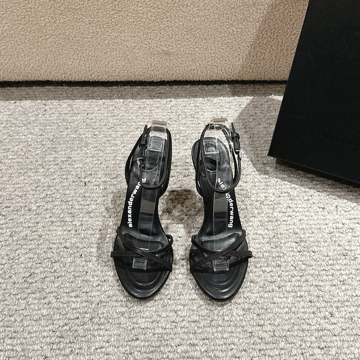“Alexander Wang Luxury Shoes: Original Materials, High Quality, Imported Leather, Silk, and Stylish Designs” - 图片 2