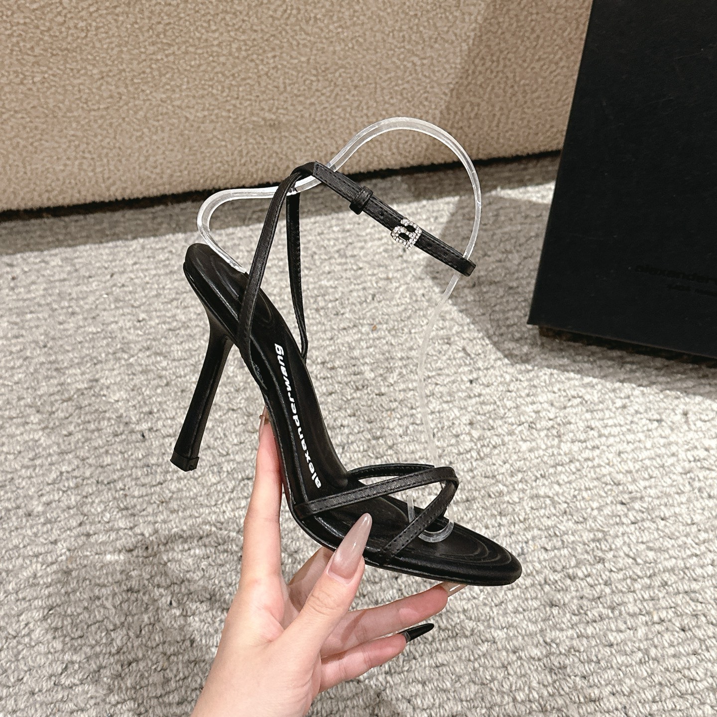 “Alexander Wang Luxury Shoes: Original Materials, High Quality, Imported Leather, Silk, and Stylish Designs” - 图片 6