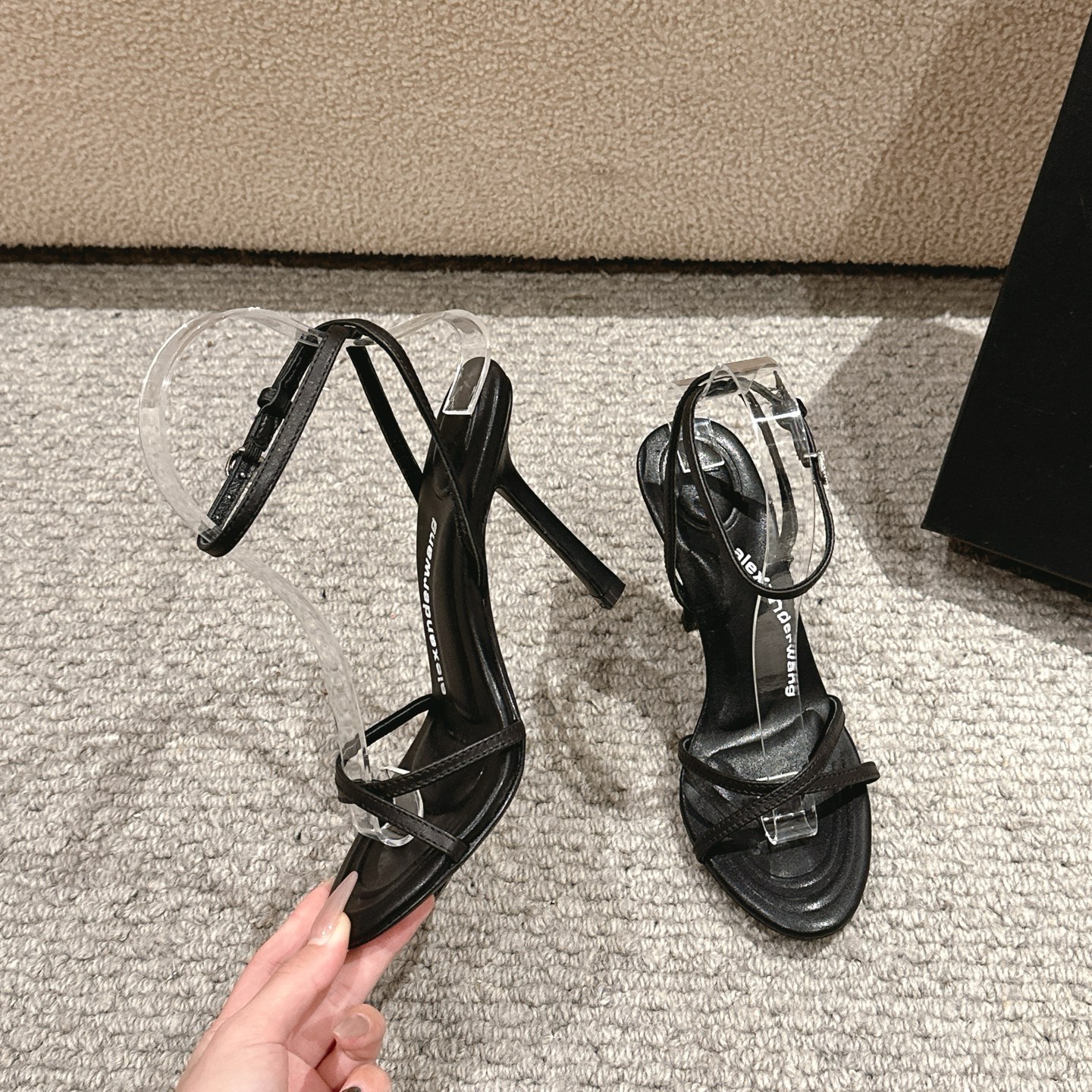 “Alexander Wang Luxury Shoes: Original Materials, High Quality, Imported Leather, Silk, and Stylish Designs” - 图片 5